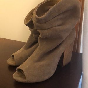 Chinese laundry scrunched booties